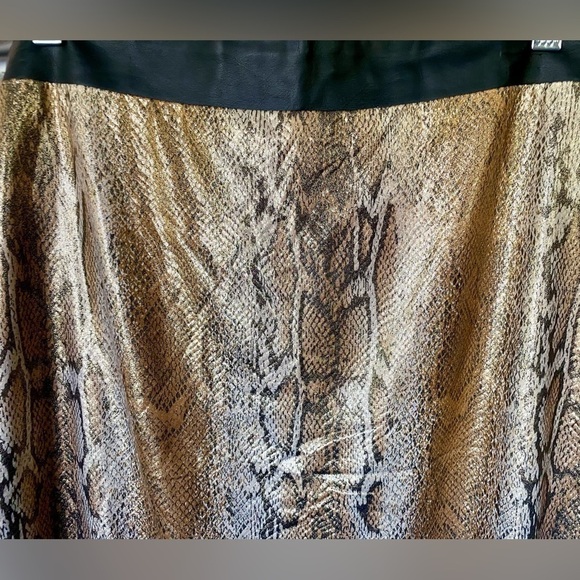 NWT Baby Phat - Sexy faux snakeskin skirt with elastic band waist. Plus size 1X - Picture 6 of 8